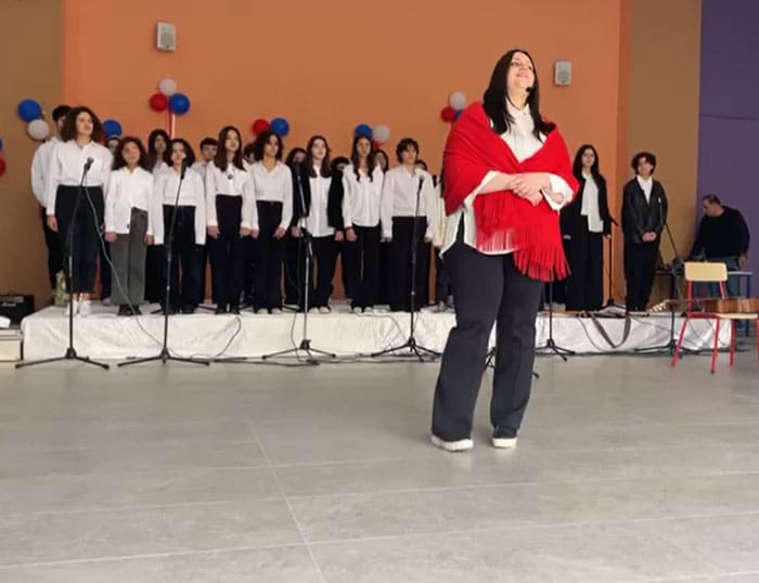 Un air d'opéra célèbre '' Habanera'' de ''Bizet'' présente par notre professeure musique et nos talentueux élèves 